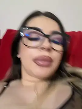 XXX chat uživo modela YnnesBritney