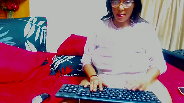 Juicyasss35xx's Live XXX Chat