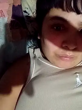 Pomelit00: διαδικτυακό σόου στην κάμερα