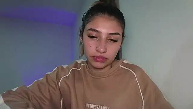 AliceTeenager___のライブXXXチャット