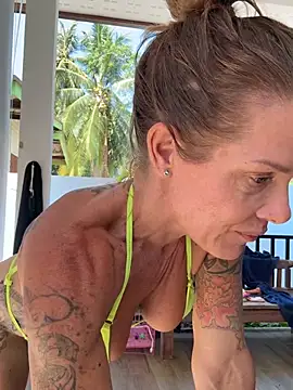 mommyselenafit_: απευθείας συνομιλία ΧΧΧ