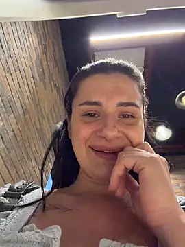 MiraReach élő XXX-chatje