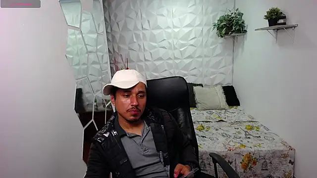 Онлайн чат XXX ColombiaStrip