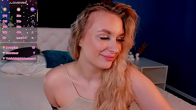 Chat XXX en directo de KiraRuiz