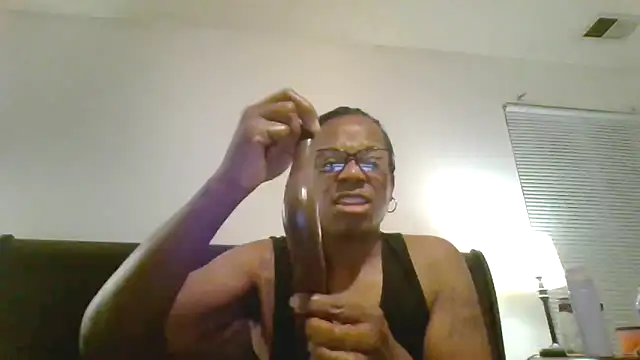 Show modela SweetParadise00 na web-kameri