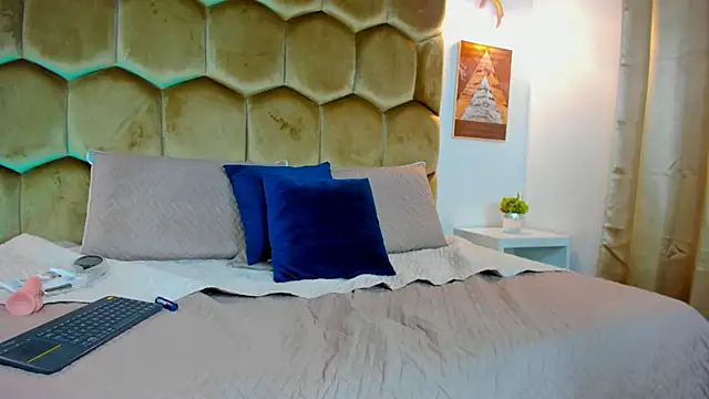 Mia_Reyesjs: онлайн-секс-чат