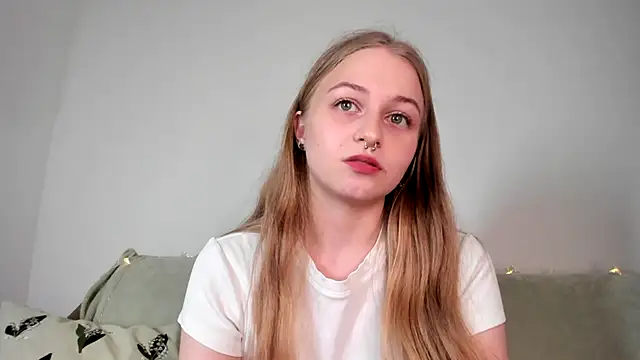 MiaMews élő XXX-chatje