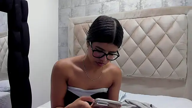 SidneyBrownn_ Live XXX-Chat