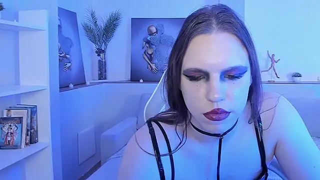 Madison_dolly Show in webcam