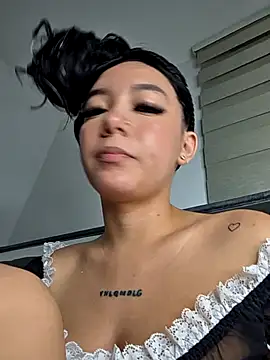 alaia_princess Adlı Modelin Canlı XXX Sohbeti