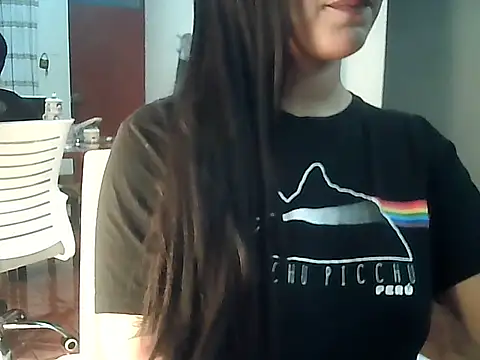 FallsForHerSmile: онлайн-секс-чат