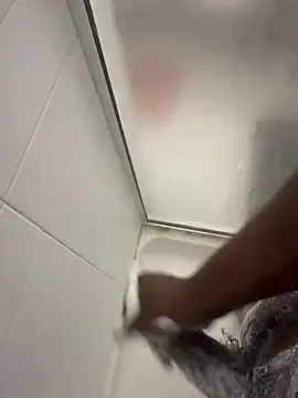 makeherfeelg Show in webcam