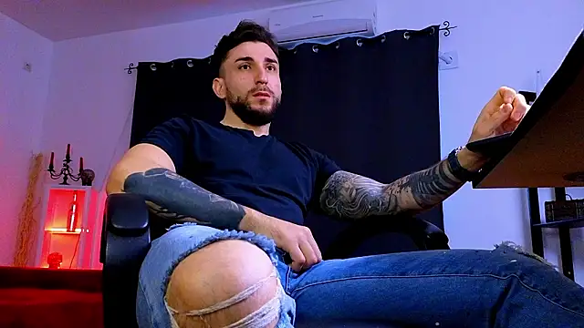 MightyAaron66 Live XXX-chat