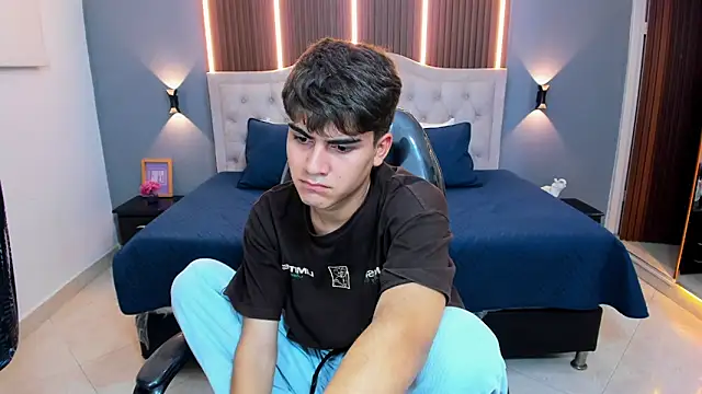 Tommy18__ – Naživo XXX chat