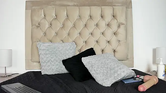 Emily_Castano Webcam Show