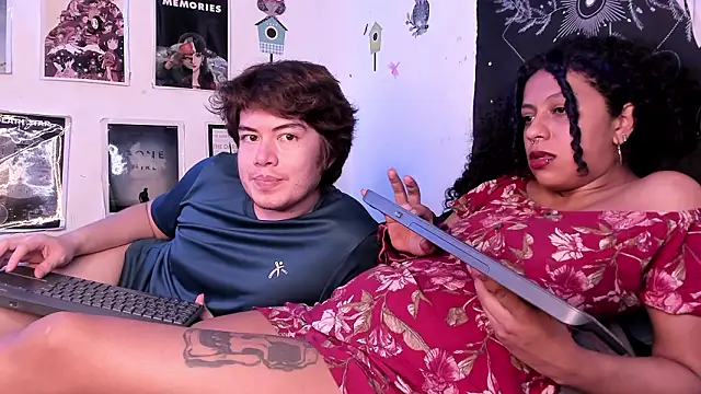 Chat +18 de hothoneychile ao vivo