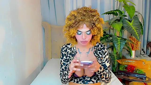 MochaliciousTransOnTopのウェブカメラショー