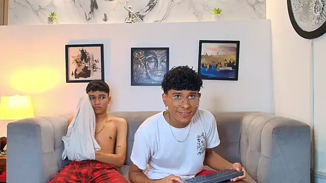 COUPLES_BOYS' Webcam Show