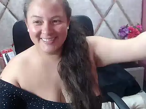 Sarah_Boobs_ Adlı Modelin Canlı XXX Sohbeti