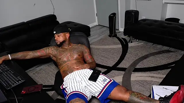 SLANGONDEMHOES: διαδικτυακό σόου στην κάμερα