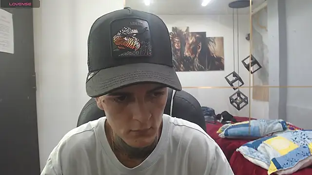 benjamin_anthony Adlı Modelin Canlı XXX Sohbeti