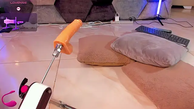 Latrellx7 Show in webcam