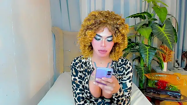 Chat +18 de MochaliciousTransOnTop ao vivo