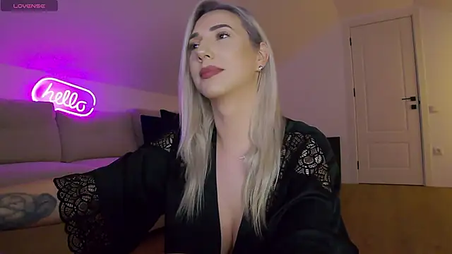 KhloeK Chat XXX live