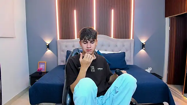 Tommy18__のライブXXXチャット