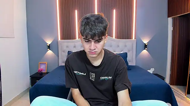 Tommy18__ 라이브 XXX 채팅