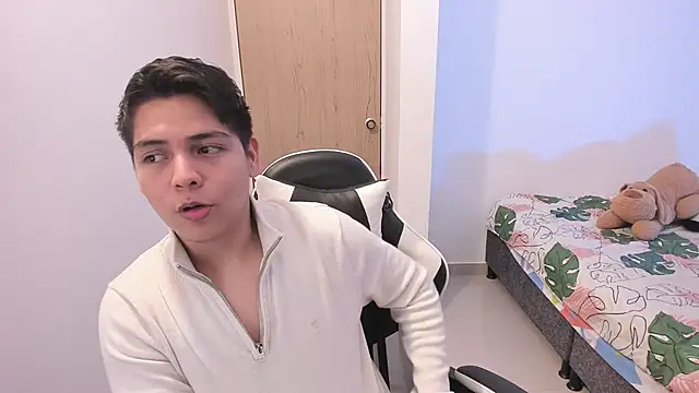 Show modela Asta_YunoXXX na web-kameri