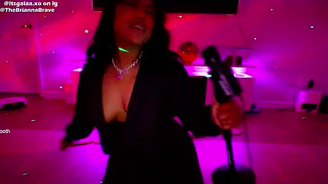 BriannaBrave: онлайн-секс-чат