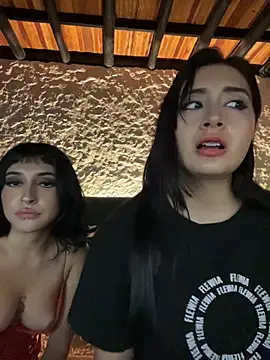 Chat +18 de kaori_77 ao vivo