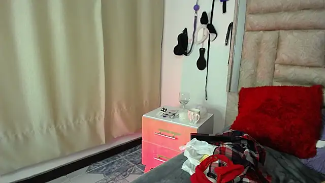 Bombom_Lux Adlı Modelin Web Kamerası Şovu