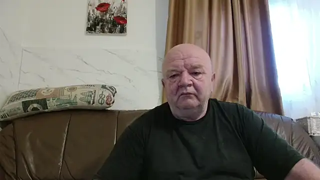 fullballs6 Show in webcam