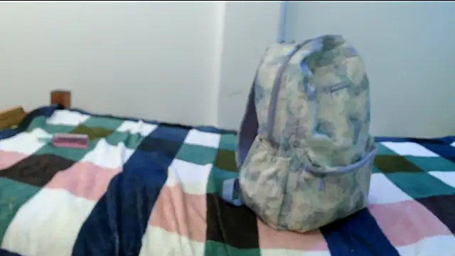 Show modela evaleribigtits18 na web-kameri