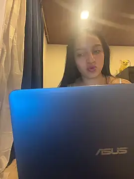 Eve_Ritz Adlı Modelin Canlı XXX Sohbeti