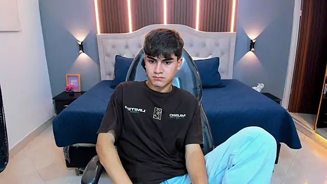 Czat XXX na żywo – Tommy18__