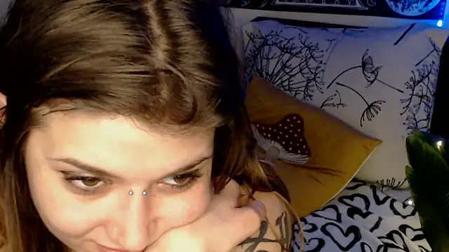 AlienforTwentyn Live XXX chat