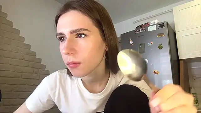 ElsieKuhlmann: онлайн-секс-чат