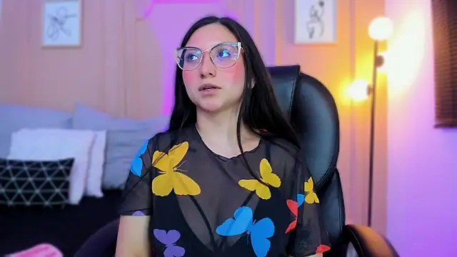 lucy_neil: онлайн-секс-чат