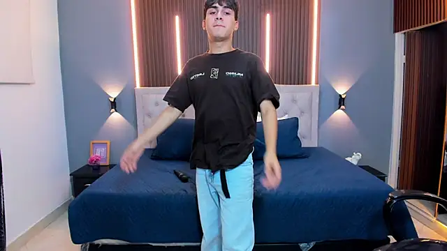 Tommy18__ Live XXX-chat