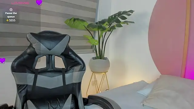 Chat +18 de scarlett_rosse_x ao vivo