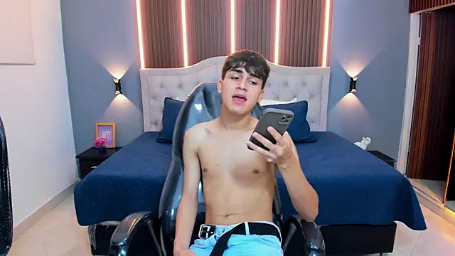 Tommy18__ – Naživo XXX chat