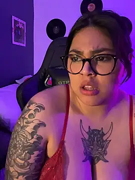 Chatroom XXX en direct de miacanela_xo