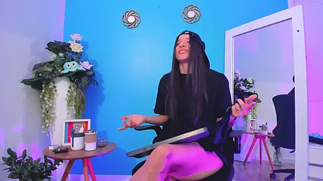 ViictoriiaSaenz 现场XXX聊天