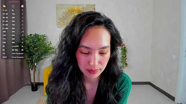 FlirtyAura Live XXX Chat