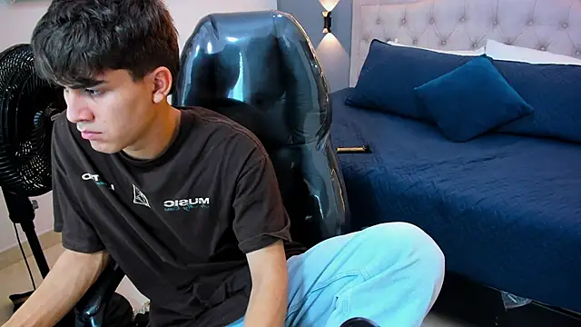 Tommy18__ Live XXX-chat