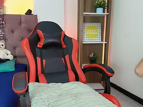 Show modela AlexiaHearts na web-kameri