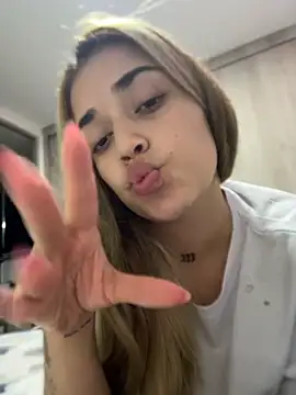 XXX chat uživo modela JoselinFlower_